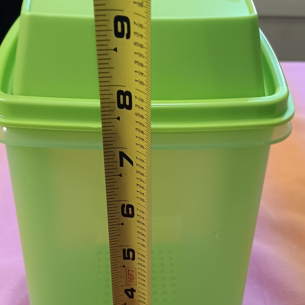 Tupperware Pick-A-Deli Container - Picture 8 of 8